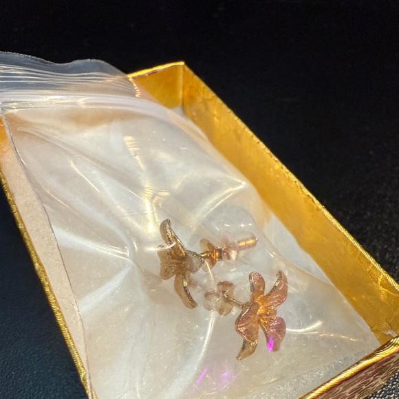 24K Yellow Gold over Sterling Silver Floral Stud Earrings - Picture 5 of 5